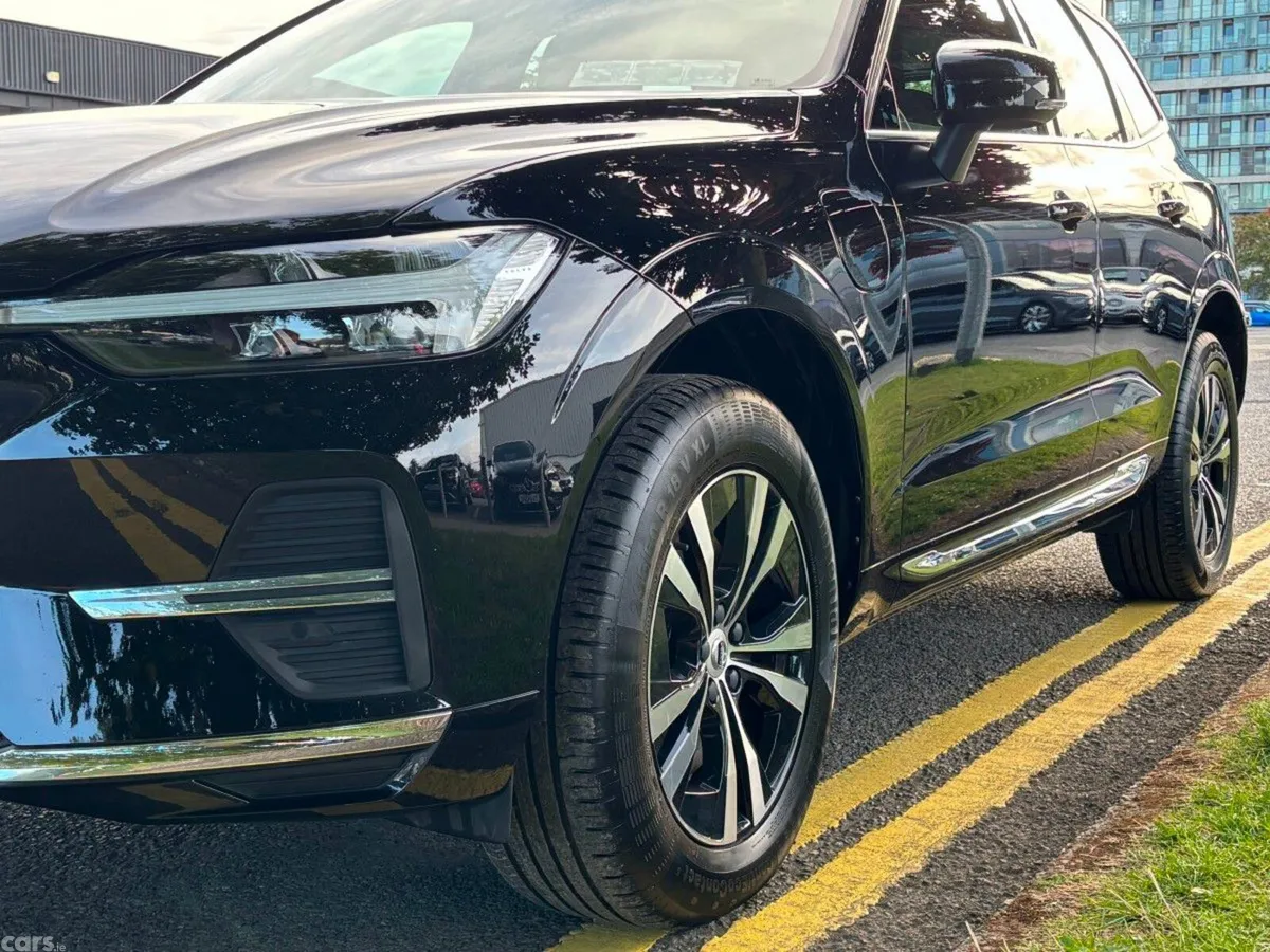Volvo XC60 SUV, Petrol Plug-in Hybrid, 2023, Black