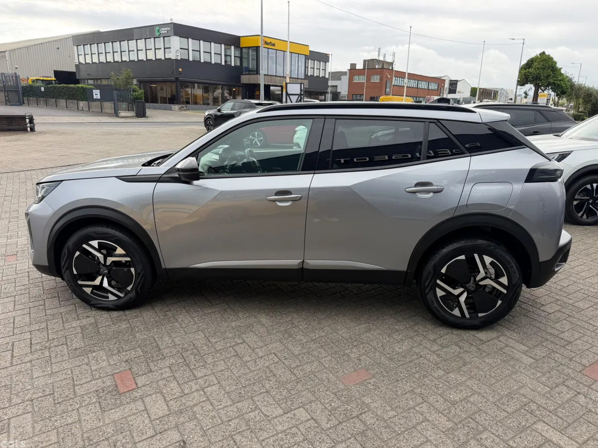 Peugeot 2008 MPV, Petrol, 2024, Grey
