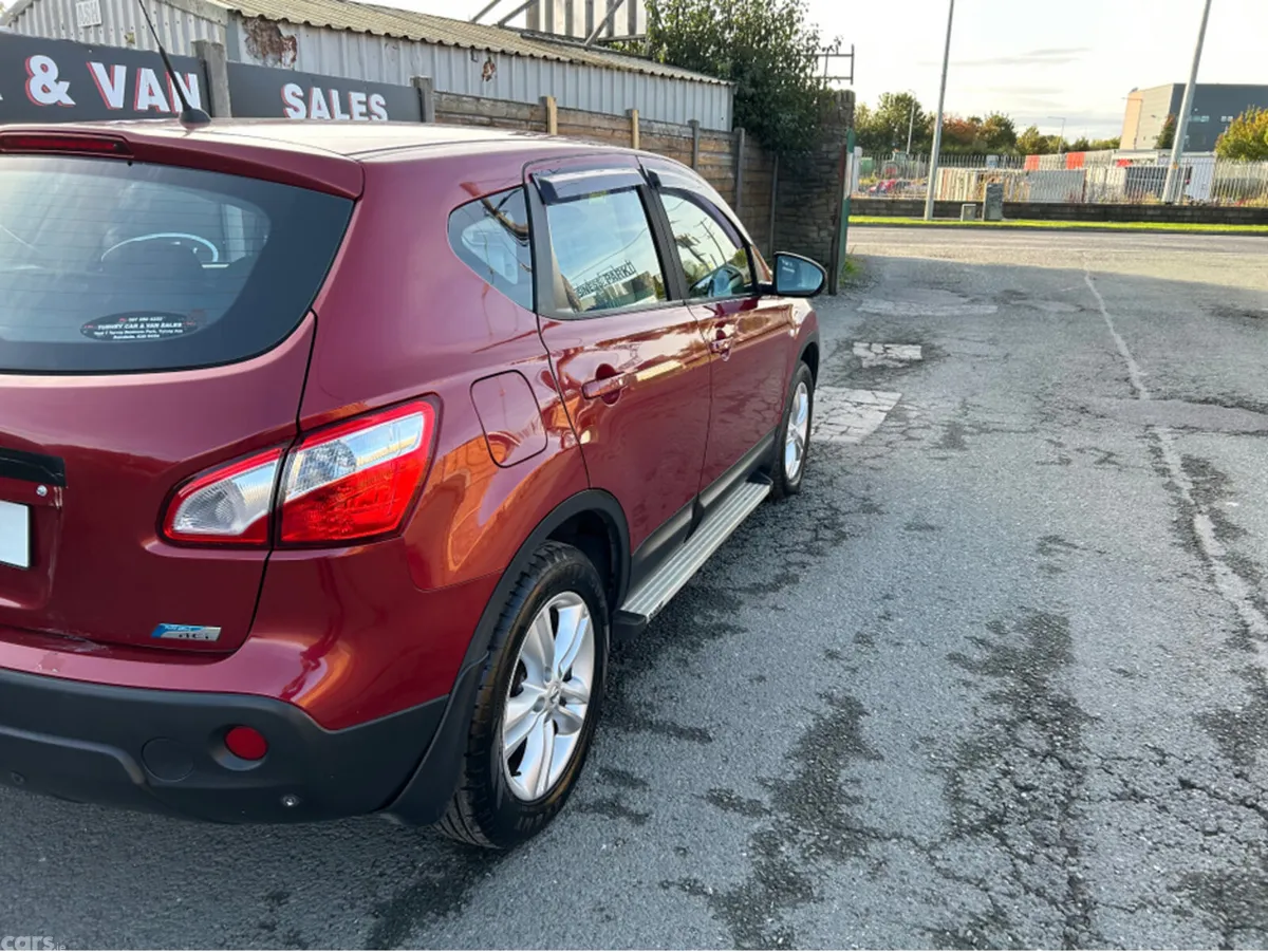 Nissan Qashqai Hatchback, Diesel, 2010, Red