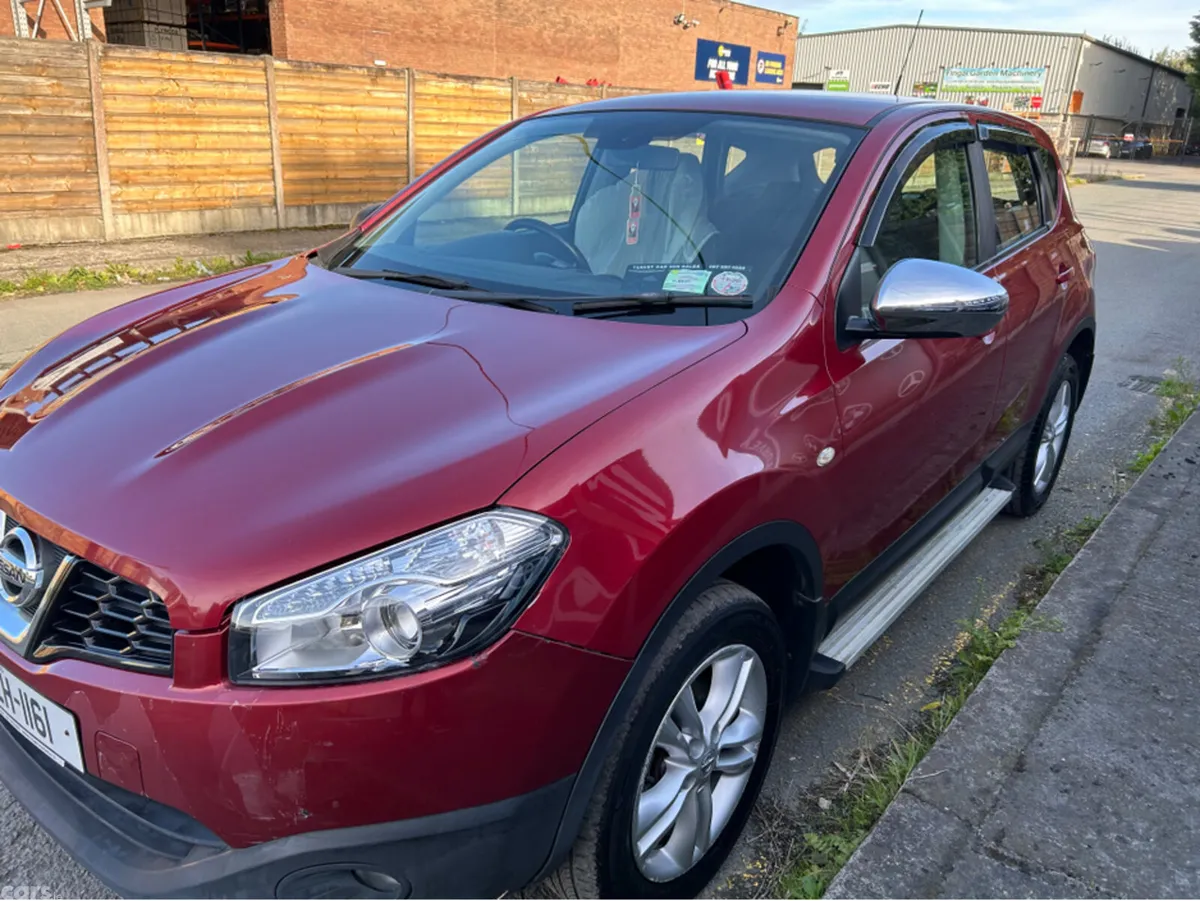 Nissan Qashqai Hatchback, Diesel, 2010, Red