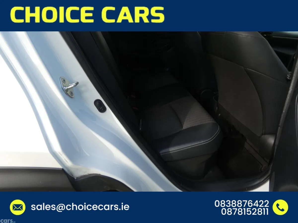 Toyota Yaris Cross Hatchback, Petrol Hybrid, 2023, White