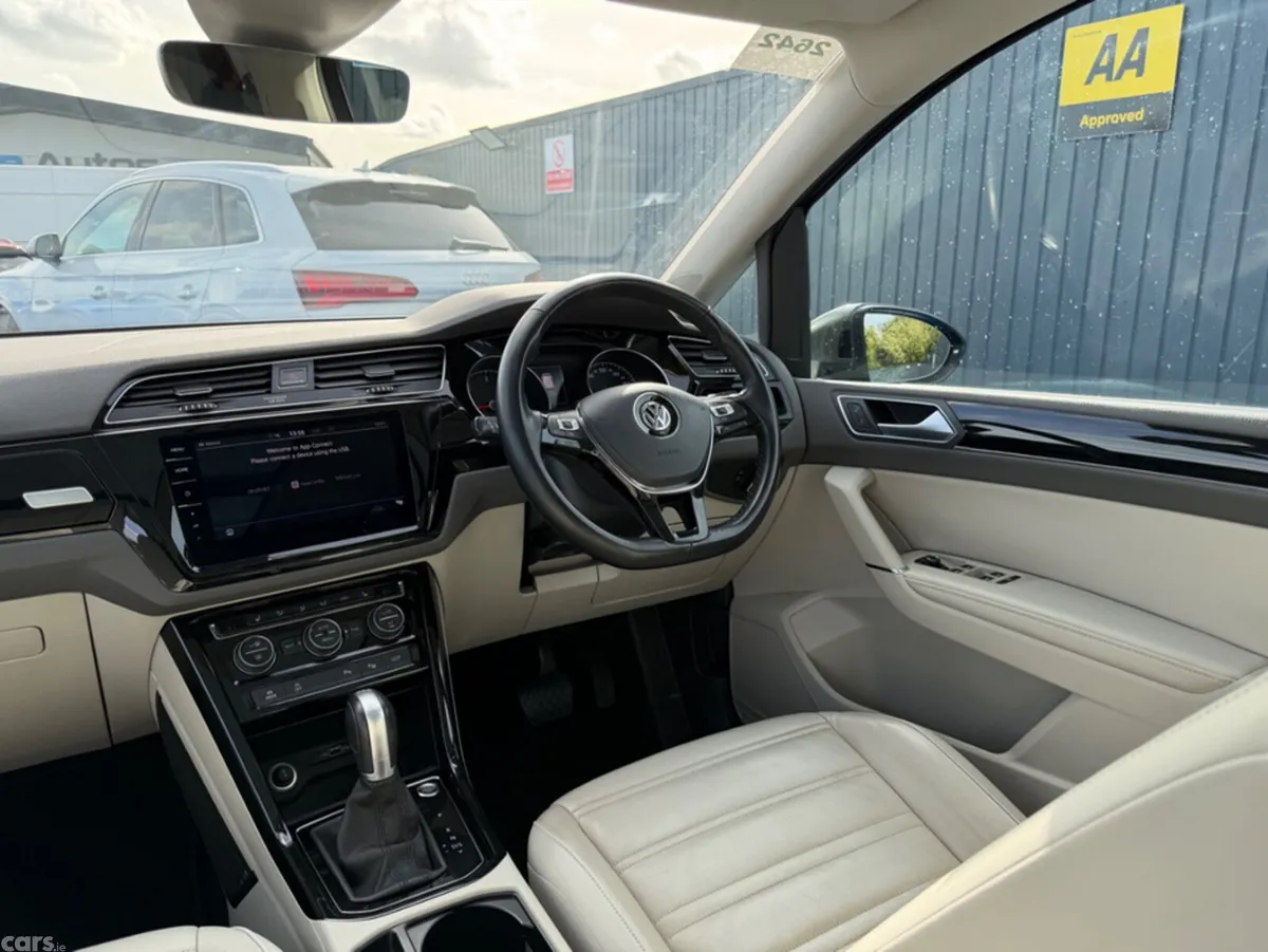 Volkswagen Touran MPV, Diesel, 2018, Grey