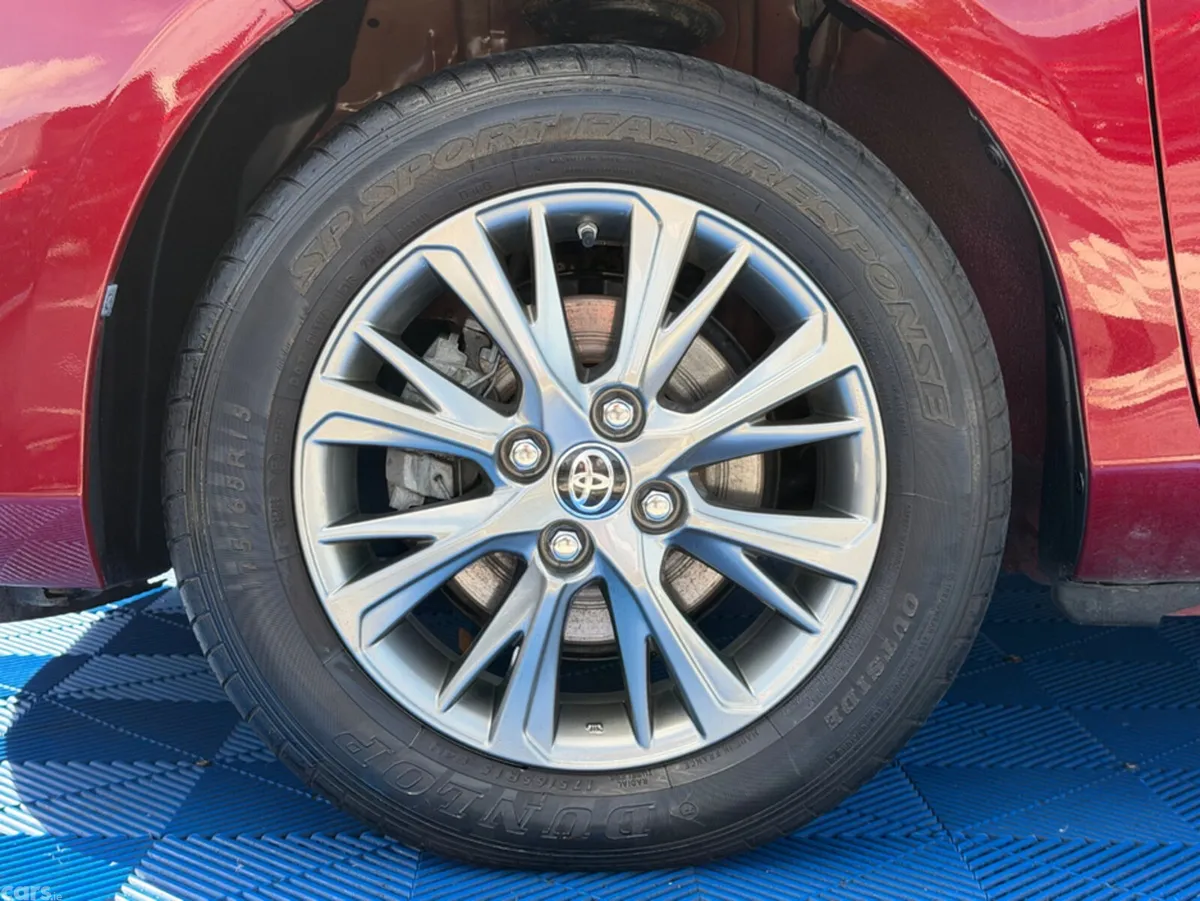 Toyota Yaris Hatchback, Petrol, 2018, Red