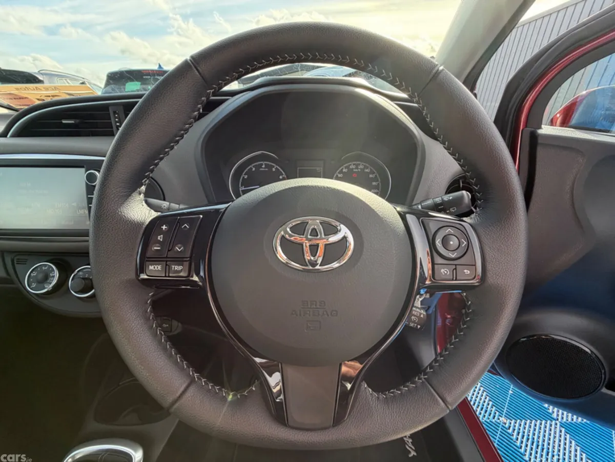 Toyota Yaris Hatchback, Petrol, 2018, Red