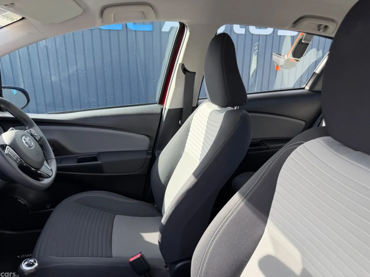 Toyota Yaris Hatchback, Petrol, 2018, Red