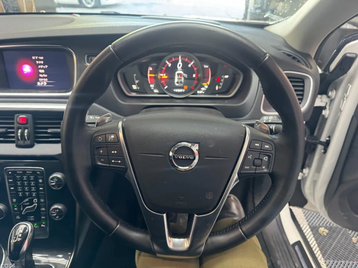 Volvo V40 Estate, Diesel, 2019, White