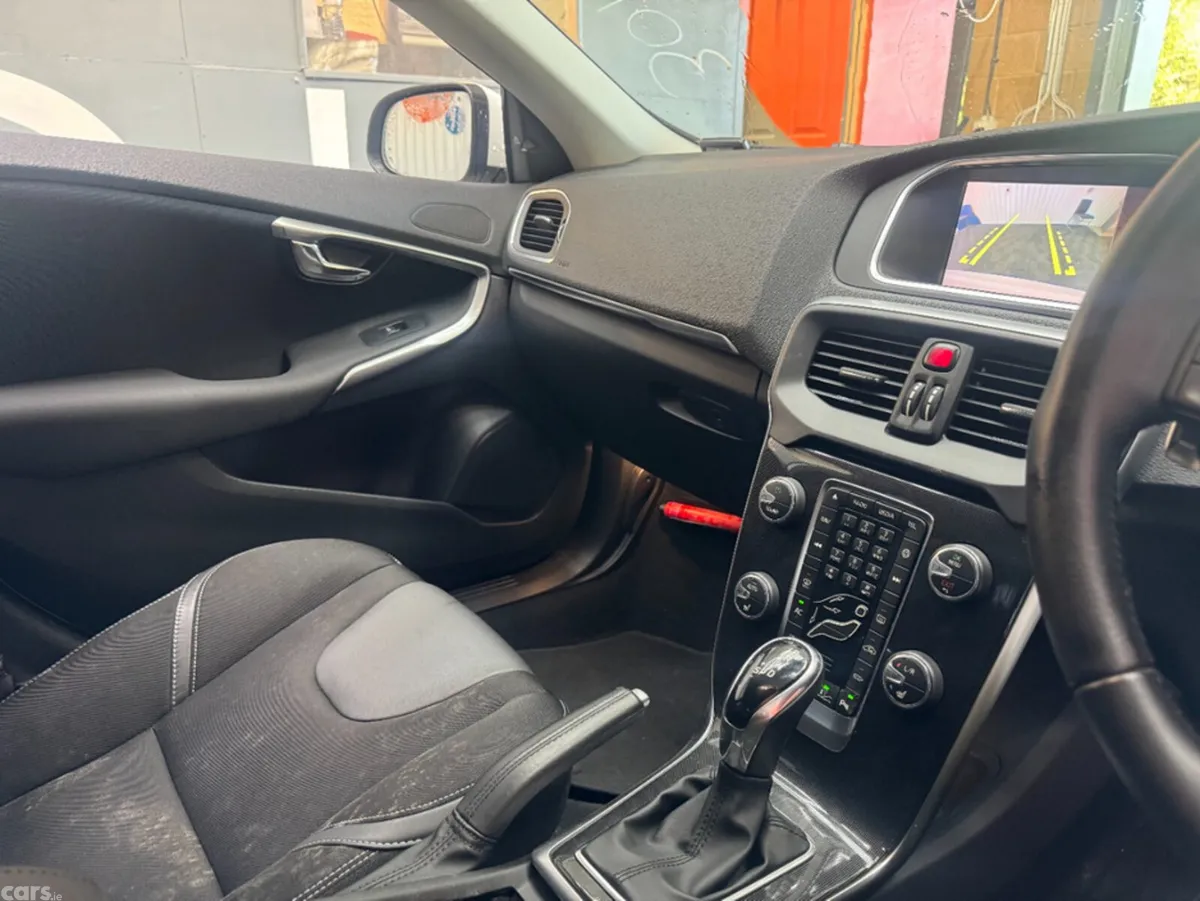 Volvo V40 Estate, Diesel, 2019, White