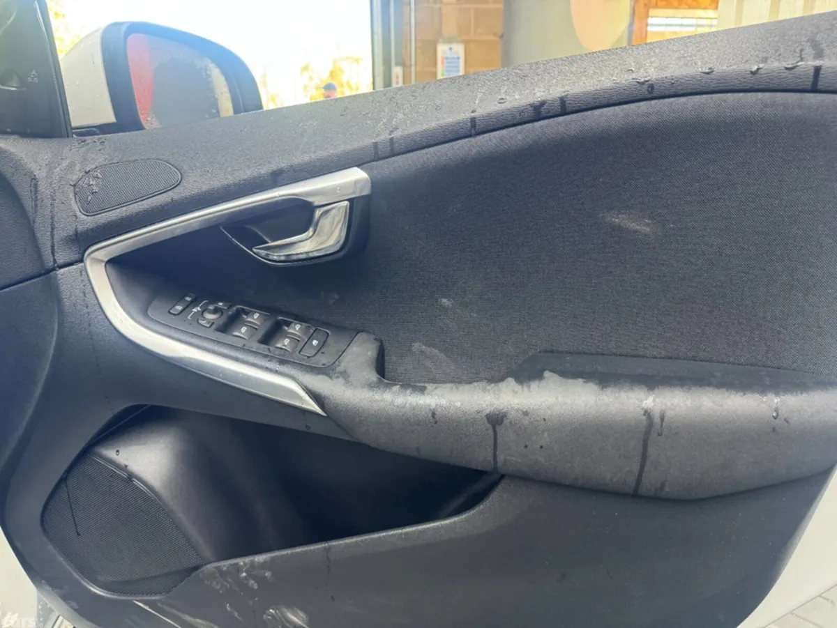 Volvo V40 Estate, Diesel, 2019, White