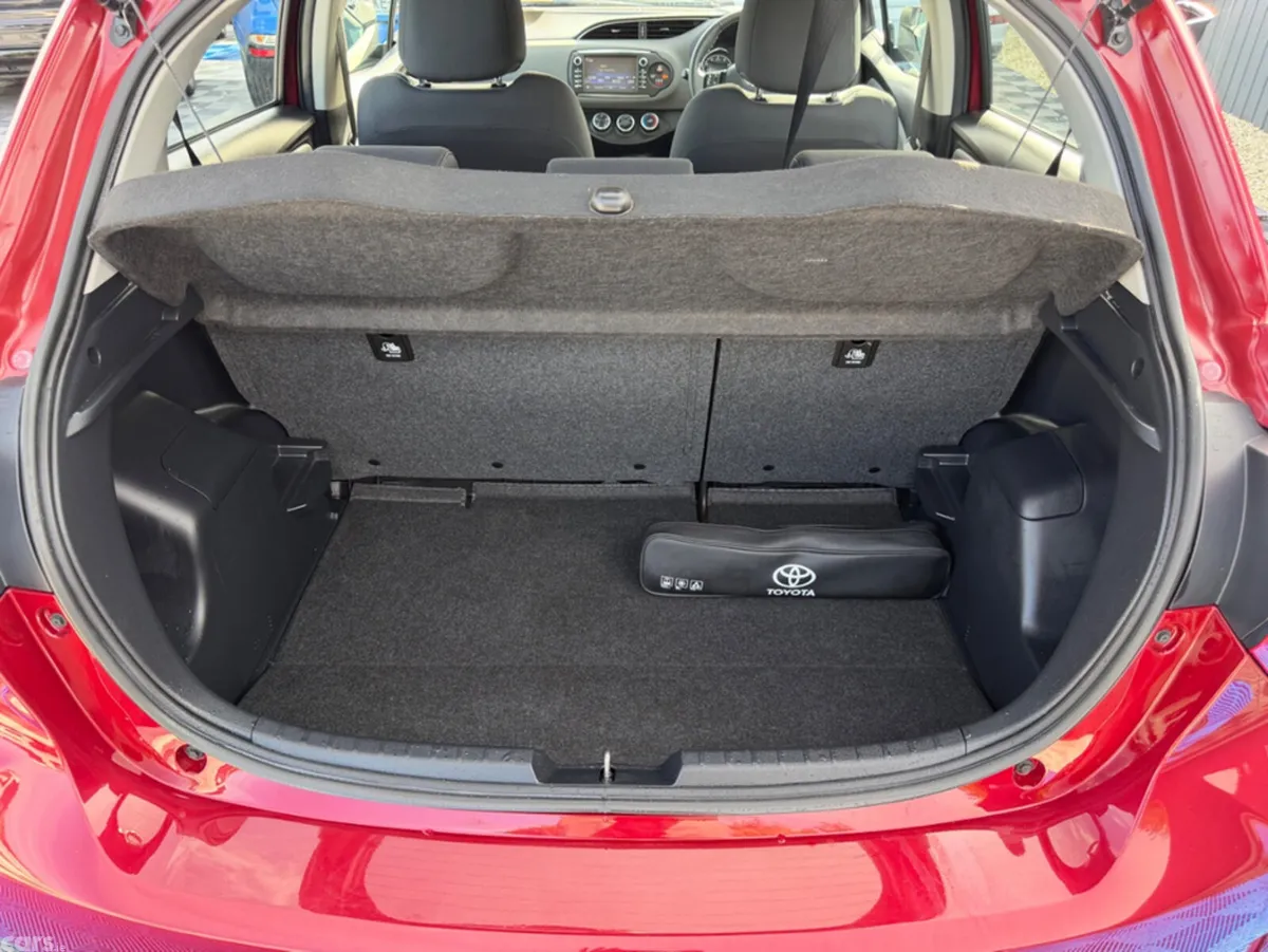 Toyota Yaris Hatchback, Petrol, 2018, Red