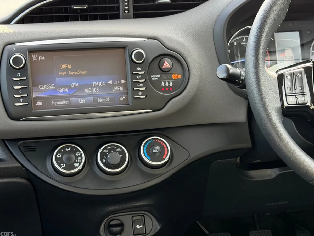 Toyota Yaris Hatchback, Petrol, 2018, Red