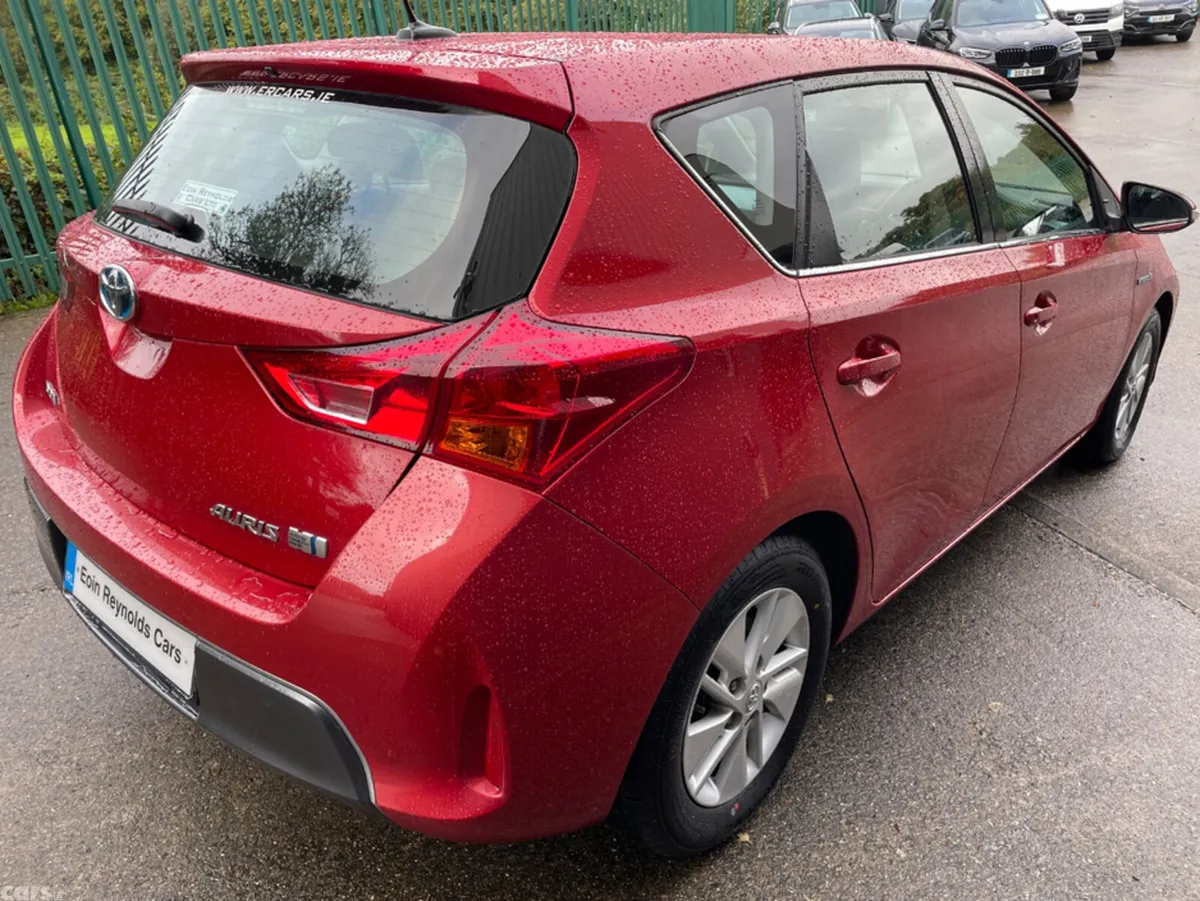 Toyota Auris Hatchback, Petrol Hybrid, 2013, Red