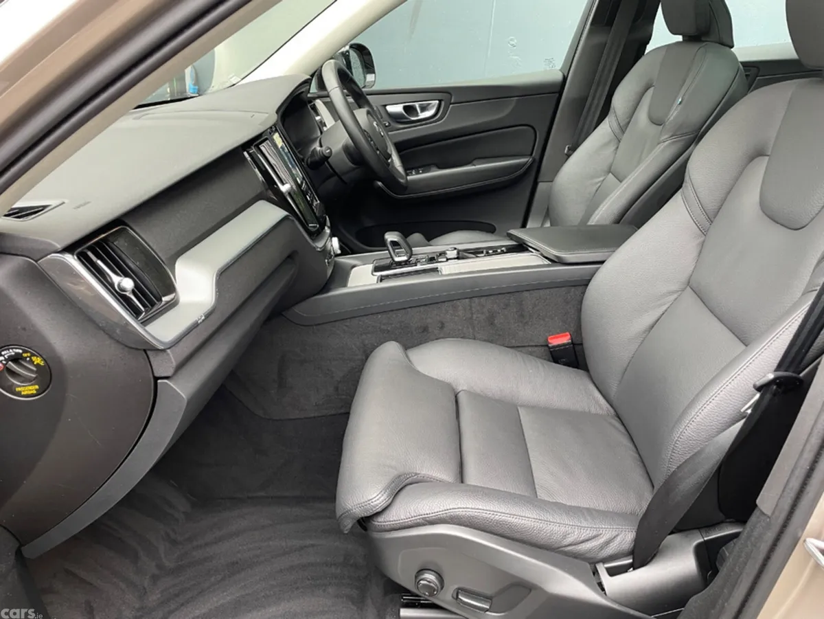 Volvo XC60 SUV, Petrol Plug-in Hybrid, 2024, Grey