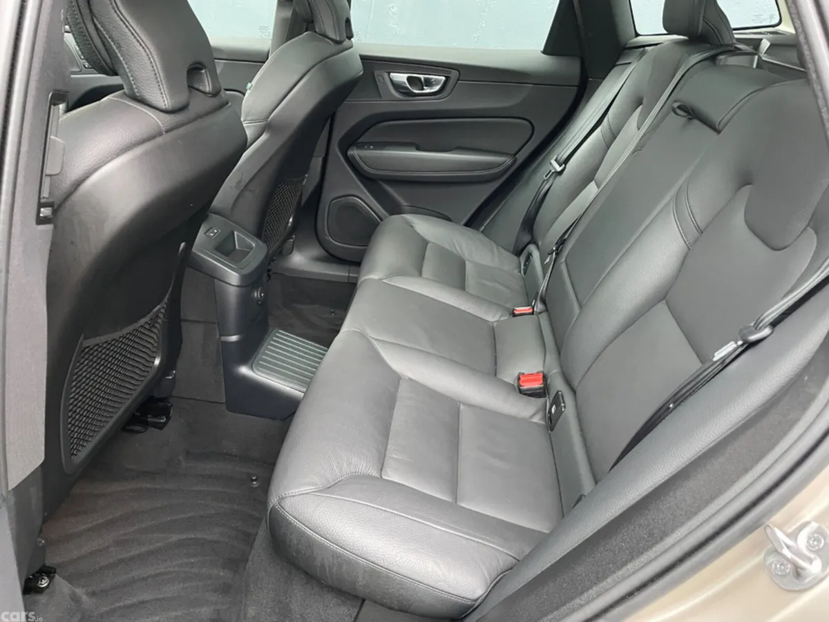 Volvo XC60 SUV, Petrol Plug-in Hybrid, 2024, Grey