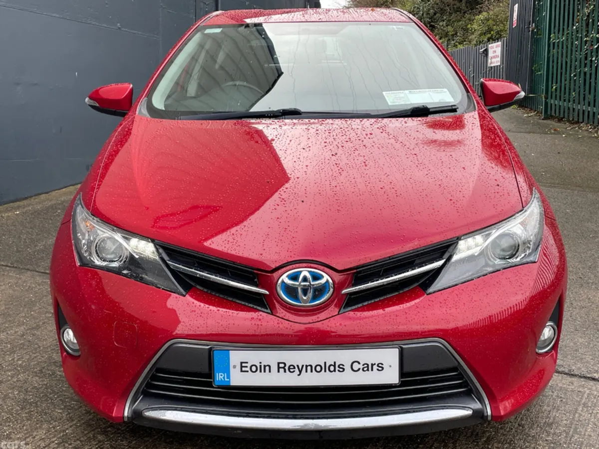 Toyota Auris Hatchback, Petrol Hybrid, 2013, Red