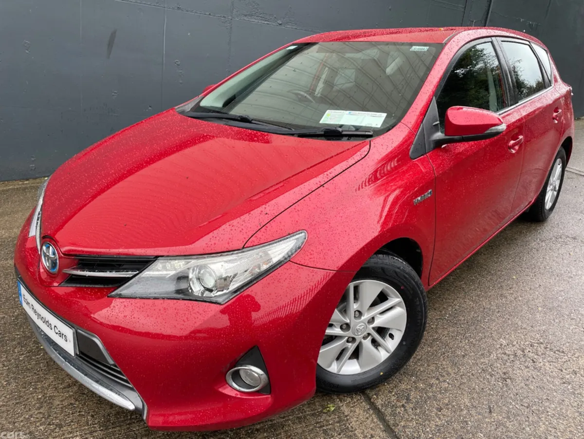 Toyota Auris Hatchback, Petrol Hybrid, 2013, Red