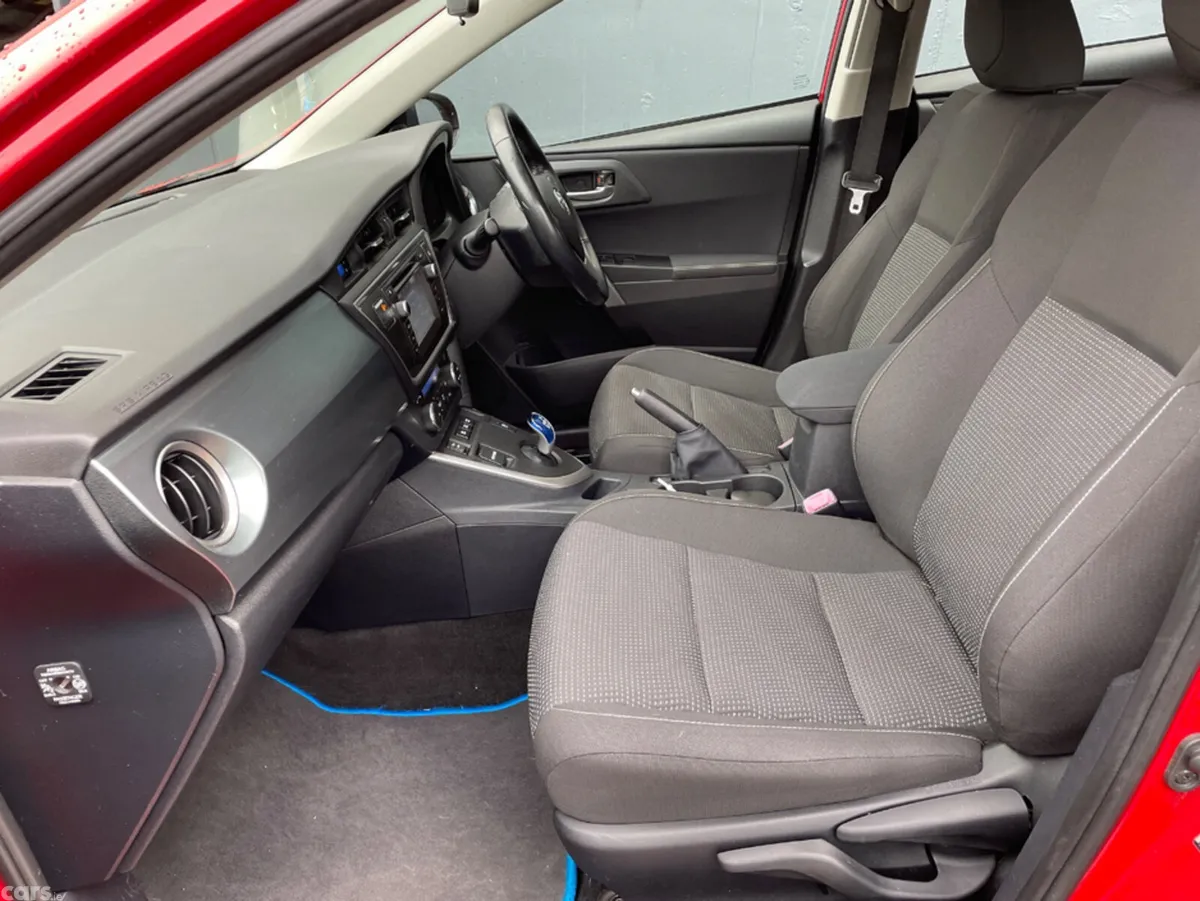 Toyota Auris Hatchback, Petrol Hybrid, 2013, Red