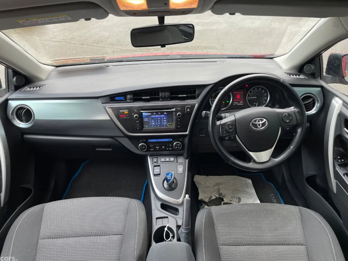 Toyota Auris Hatchback, Petrol Hybrid, 2013, Red