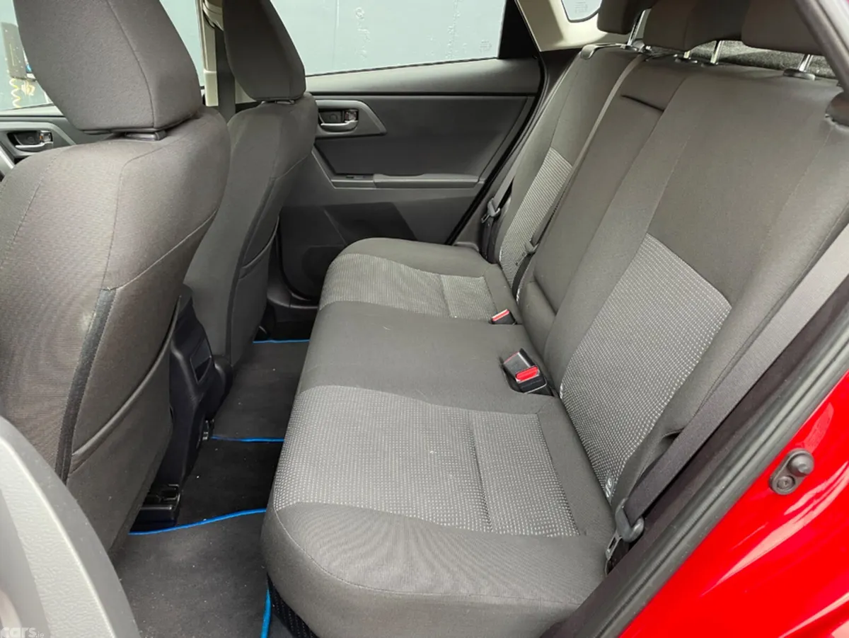 Toyota Auris Hatchback, Petrol Hybrid, 2013, Red