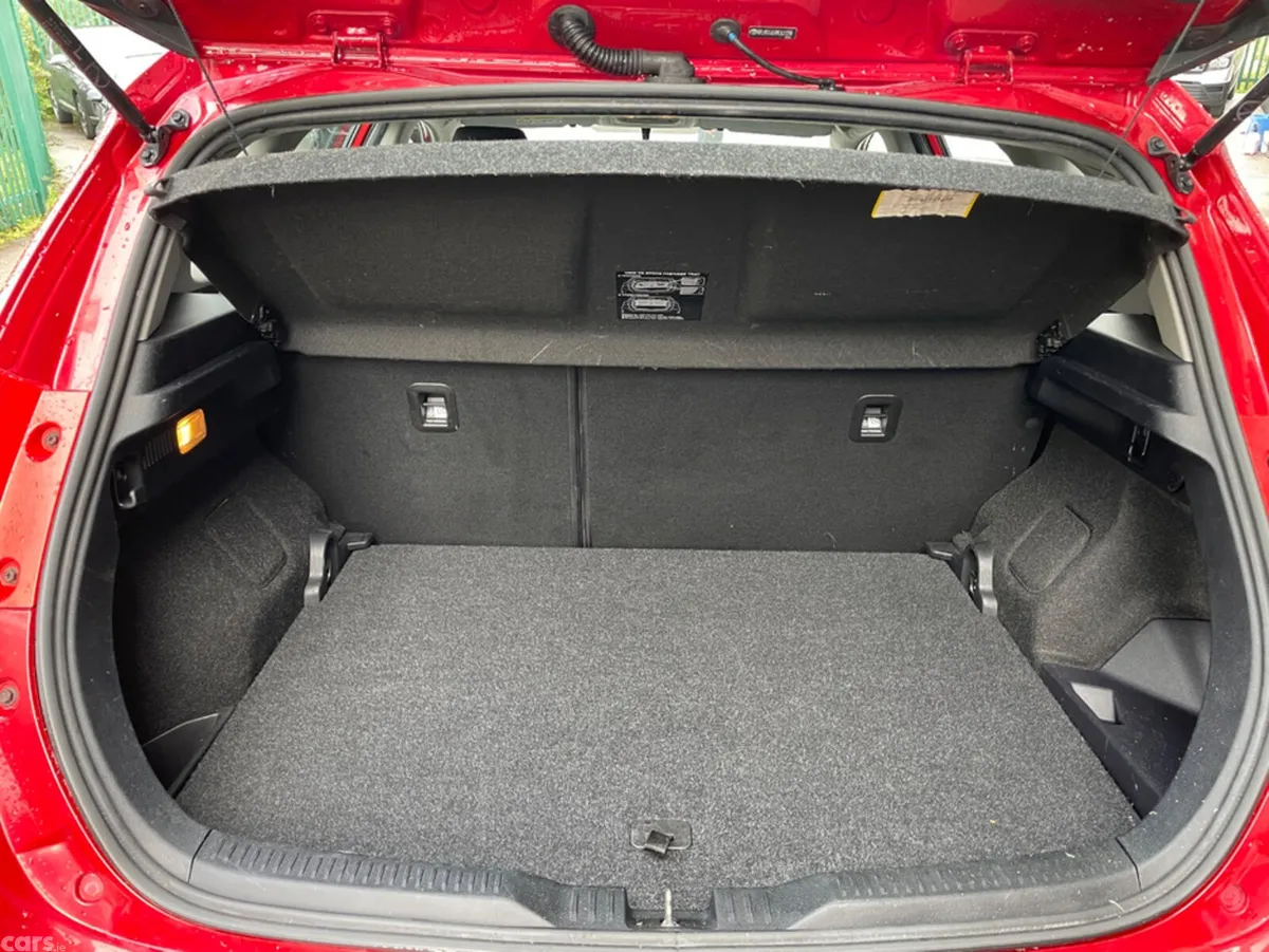 Toyota Auris Hatchback, Petrol Hybrid, 2013, Red
