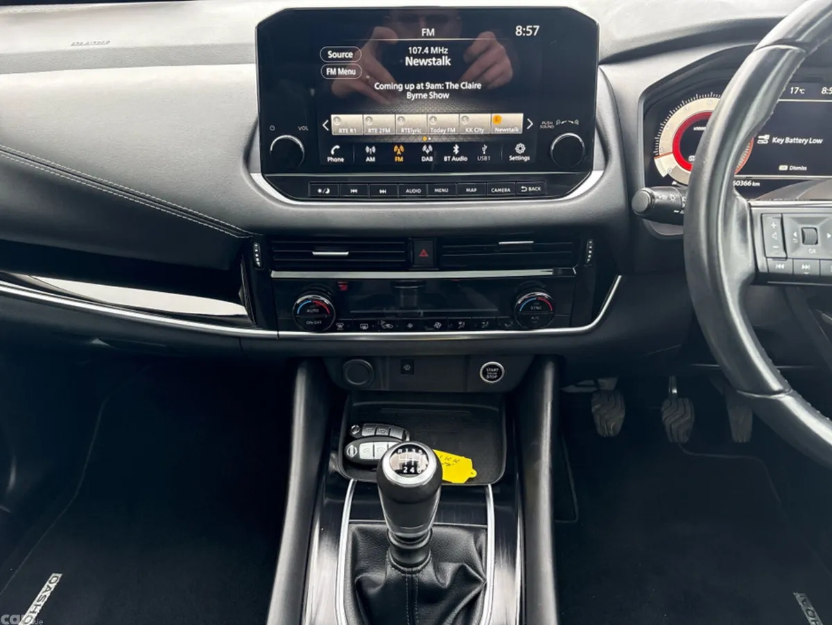 Nissan Qashqai MPV, Petrol, 2022, Red