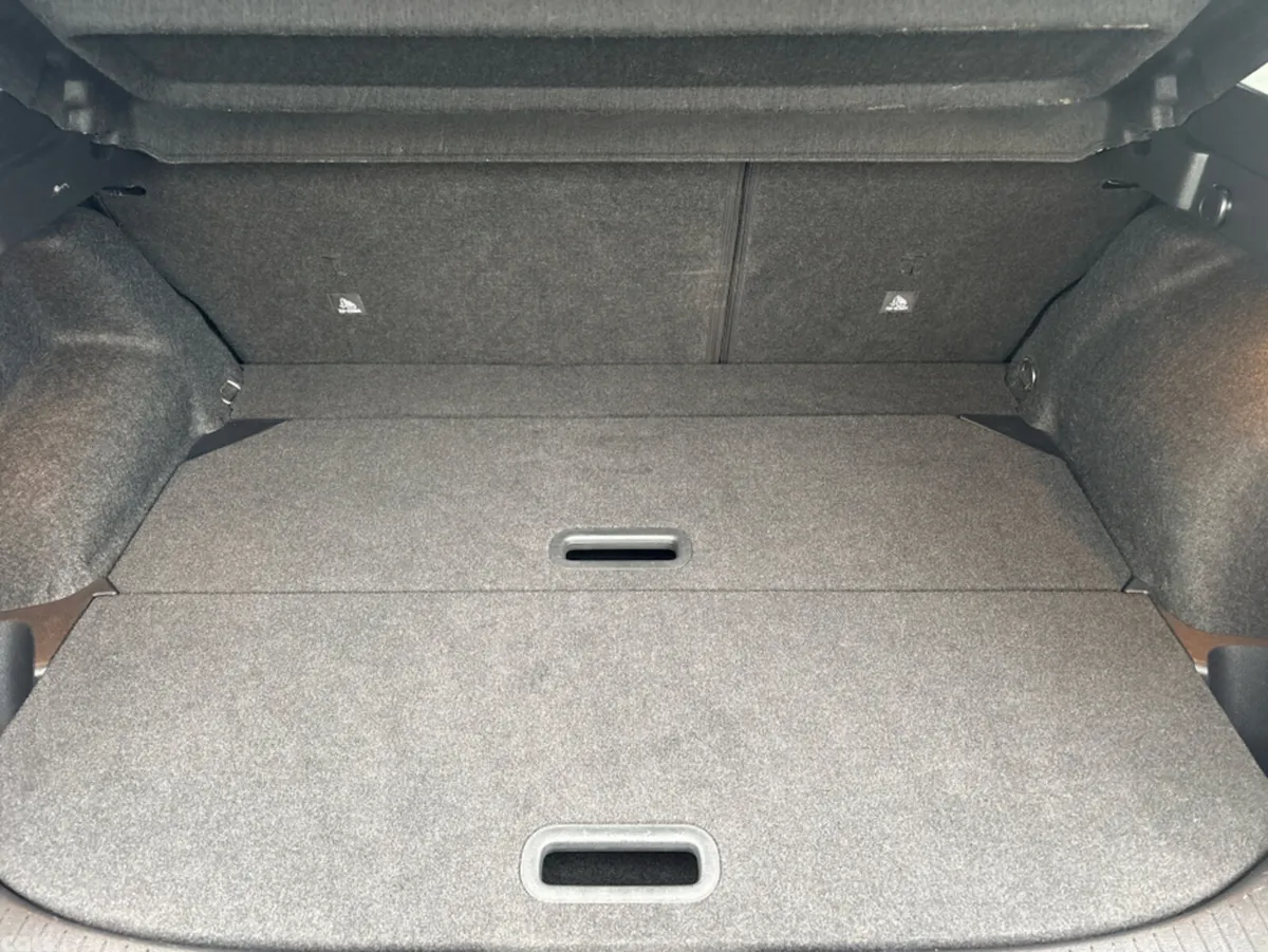 Nissan Qashqai MPV, Petrol, 2022, Red