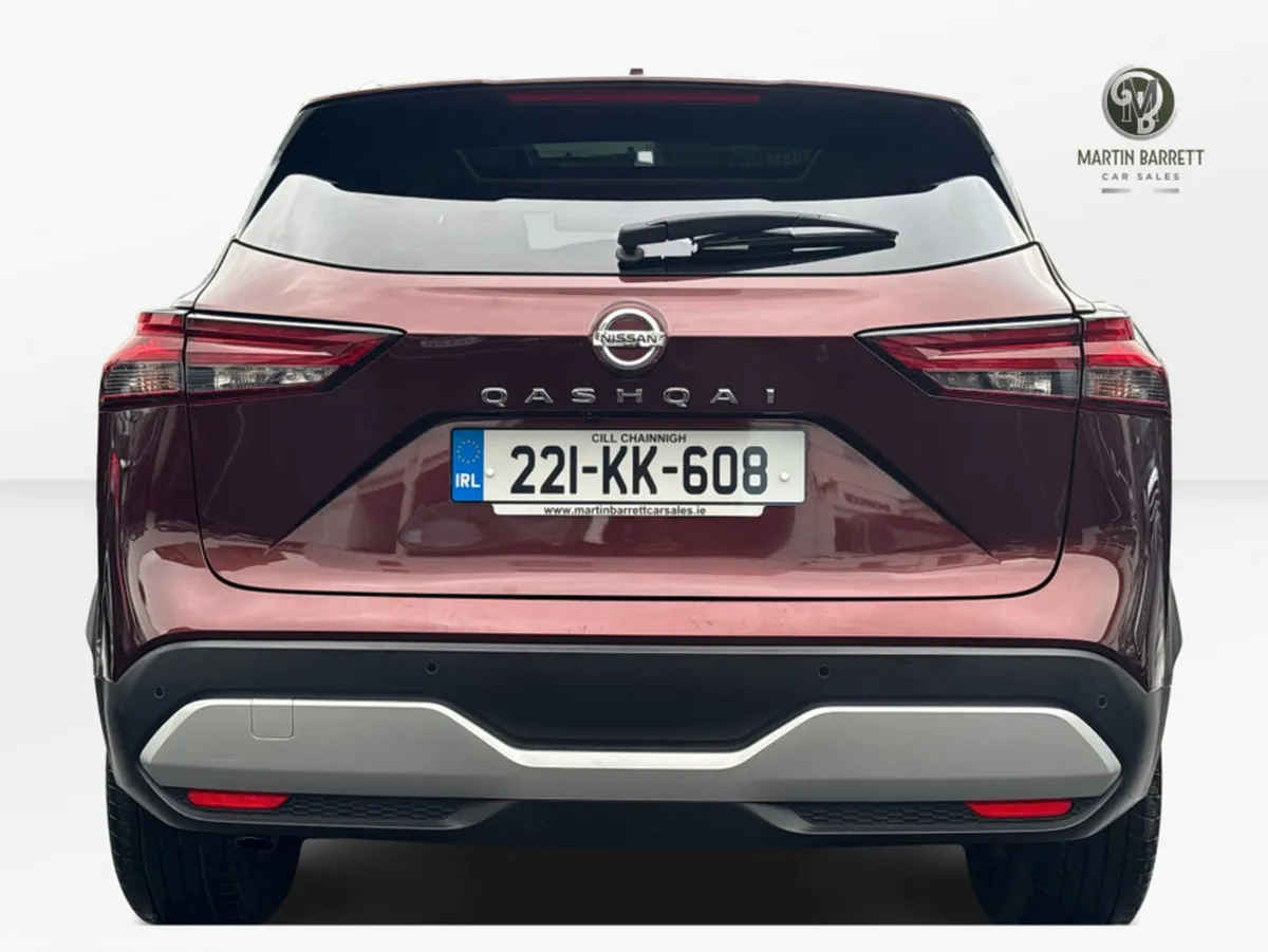 Nissan Qashqai MPV, Petrol, 2022, Red