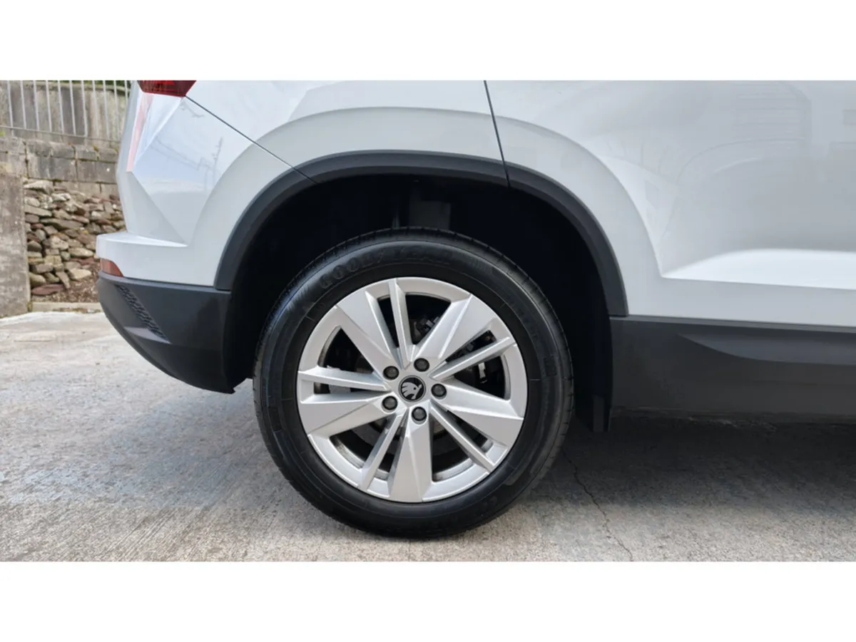 Skoda Karoq SUV, Unknown, 2026, White