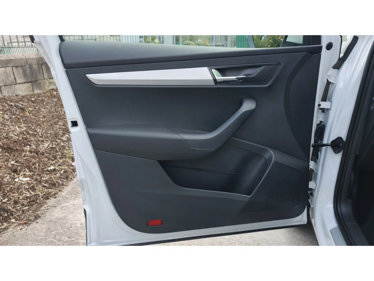 Skoda Karoq SUV, Unknown, 2026, White