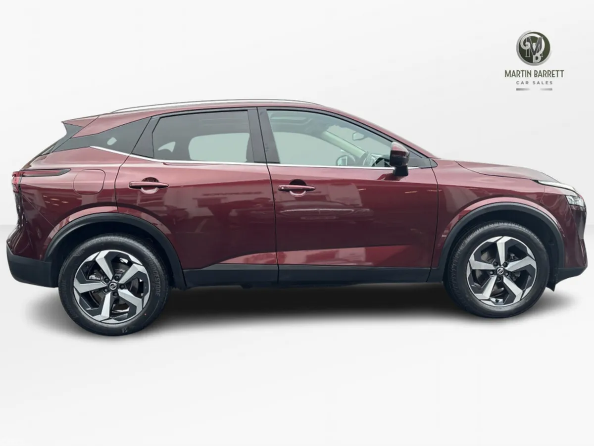 Nissan Qashqai MPV, Petrol, 2022, Red