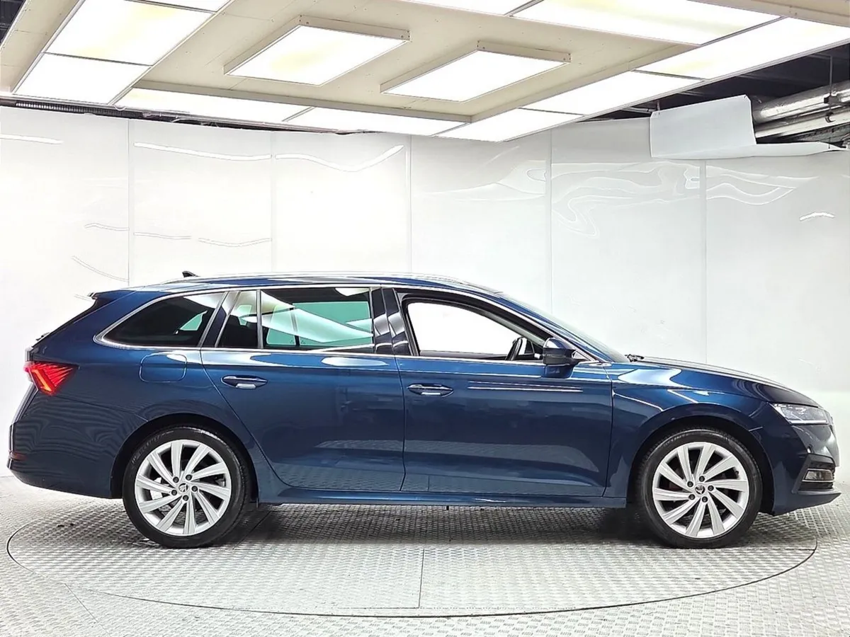 Skoda Octavia Estate, Diesel, 2023, Blue