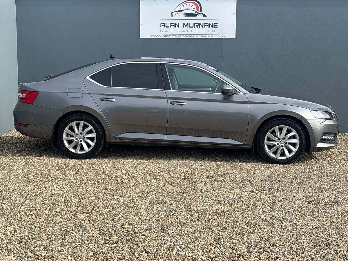 Skoda Superb Saloon, Diesel, 2023, Grey