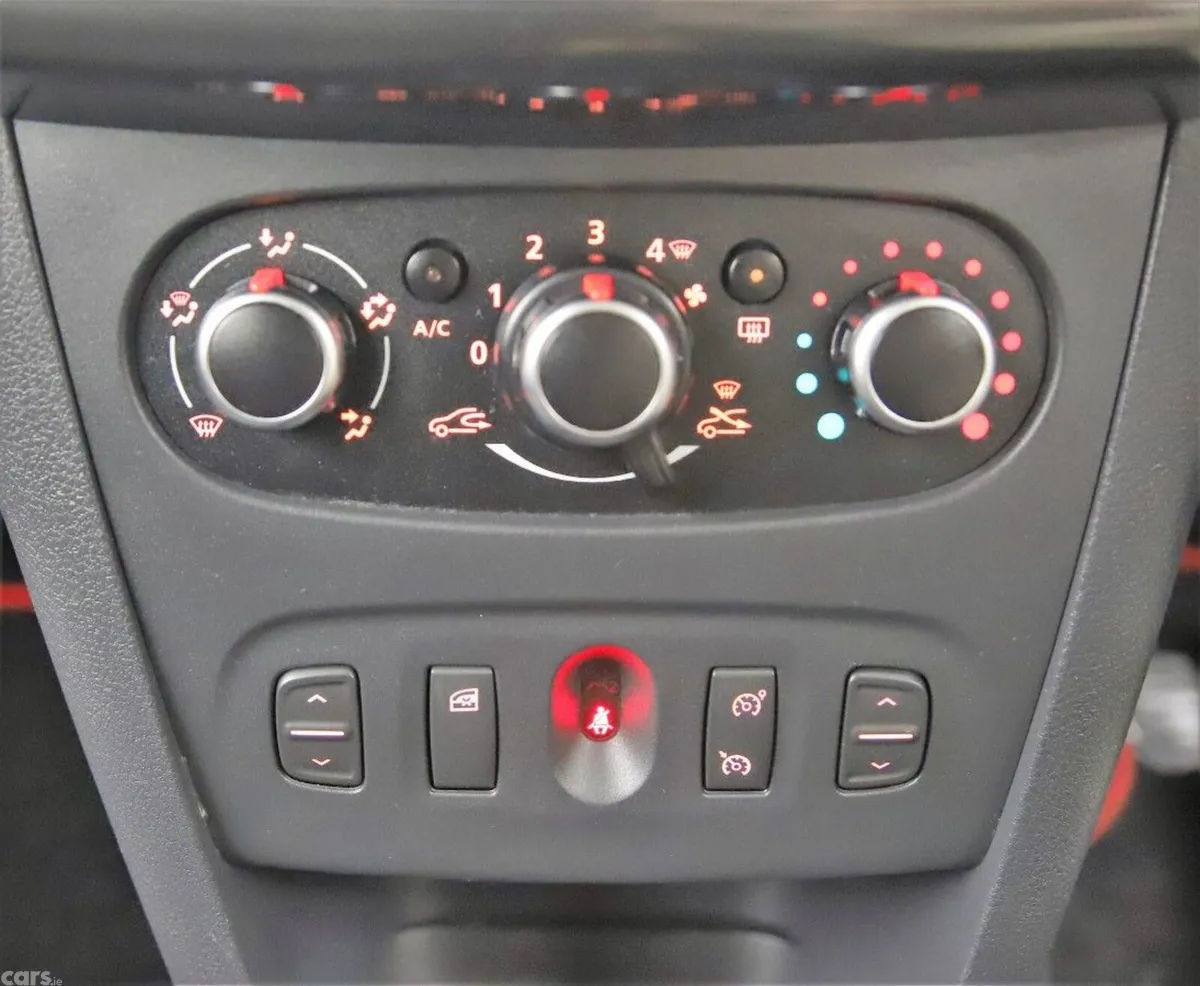 Dacia Sandero Hatchback, Petrol, 2018, White