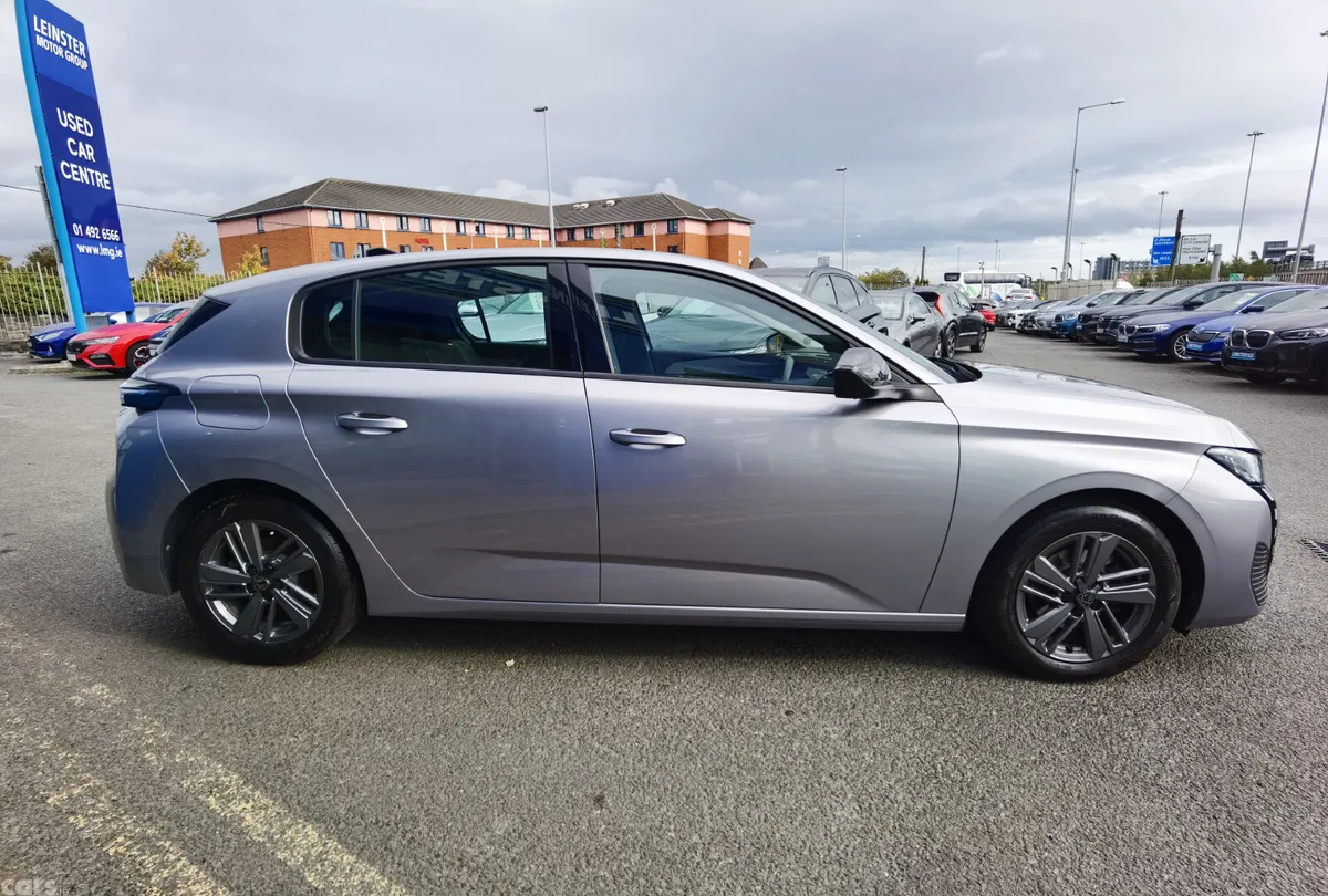 Peugeot 308 Hatchback, Petrol, 2023, Grey