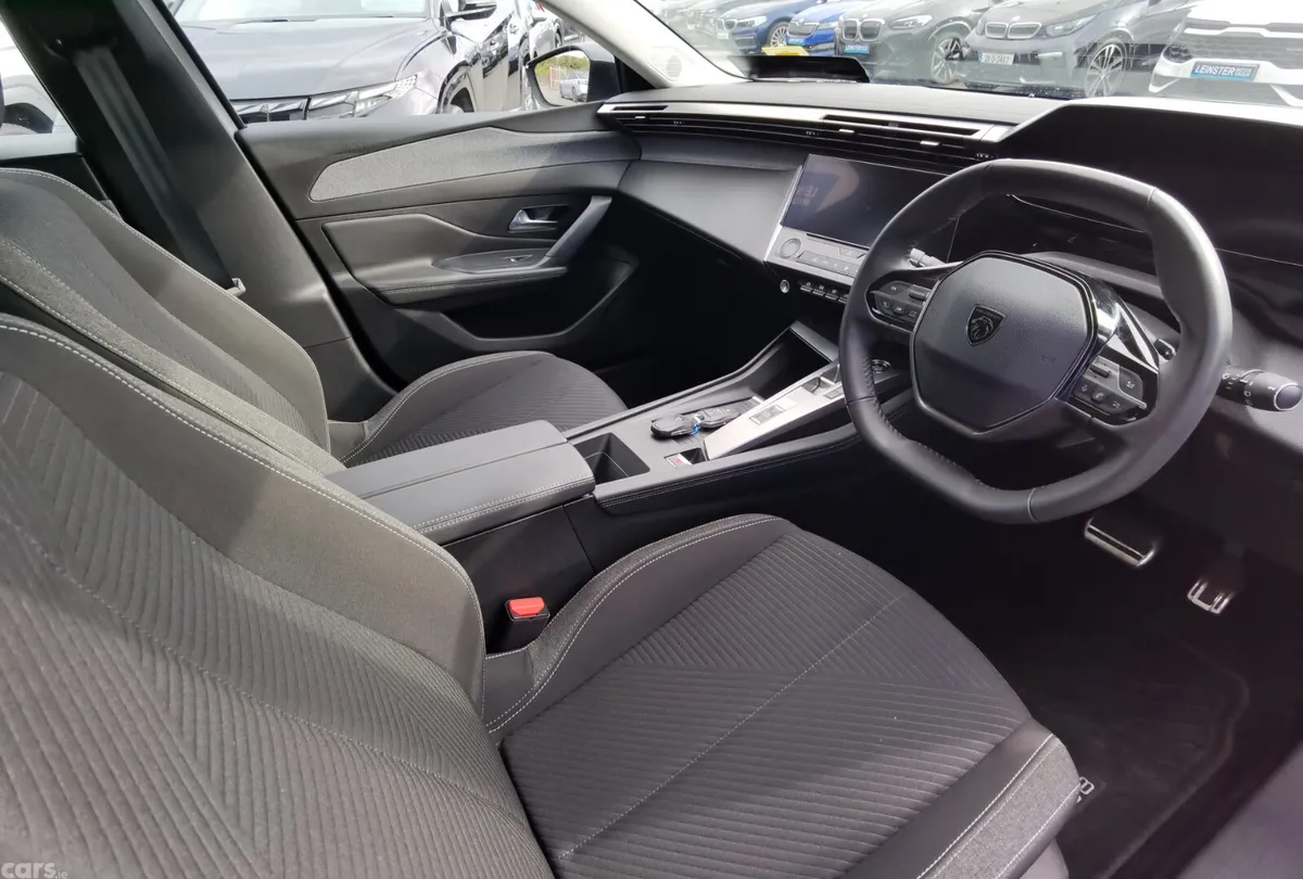 Peugeot 308 Hatchback, Petrol, 2023, Grey