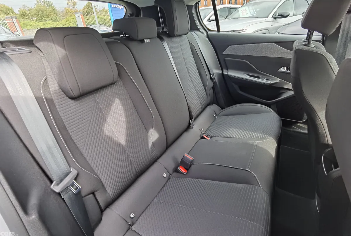 Peugeot 308 Hatchback, Petrol, 2023, Grey