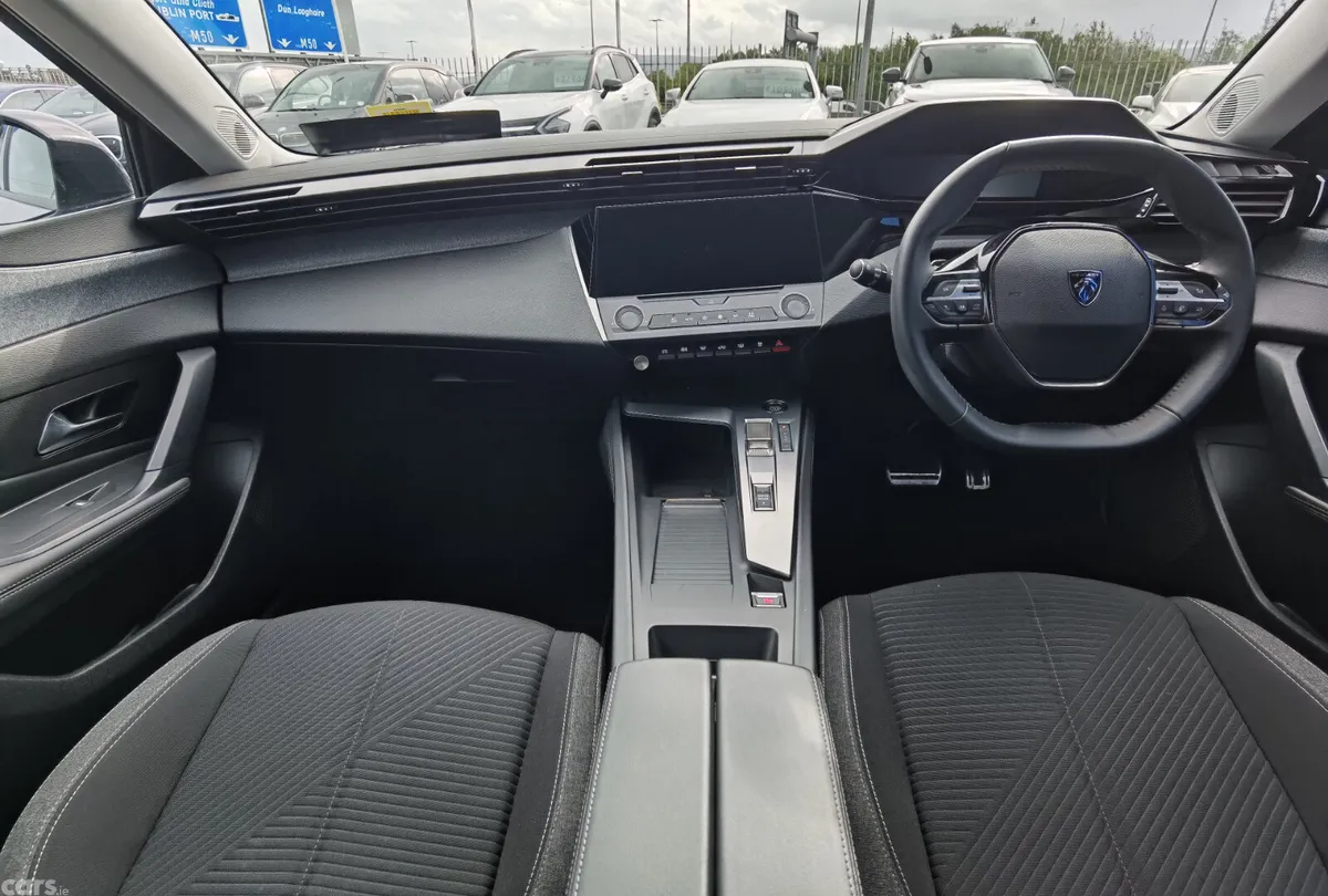 Peugeot 308 Hatchback, Petrol, 2023, Grey