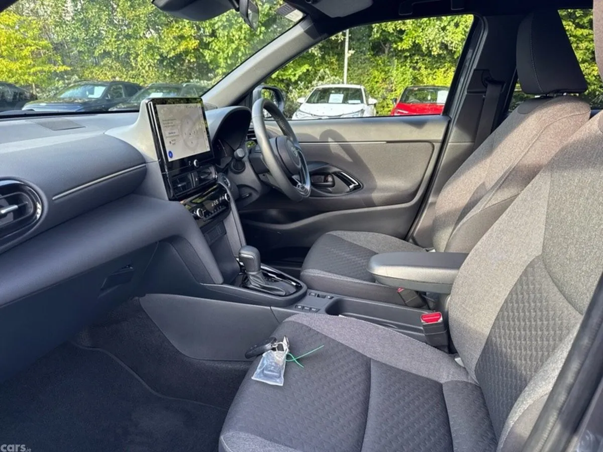 Toyota Yaris Cross Hatchback, Petrol Hybrid, 2026, Grey