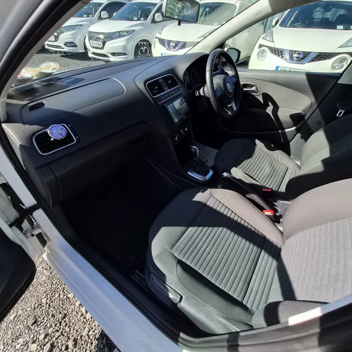 Volkswagen Polo Hatchback, Petrol, 2014, White