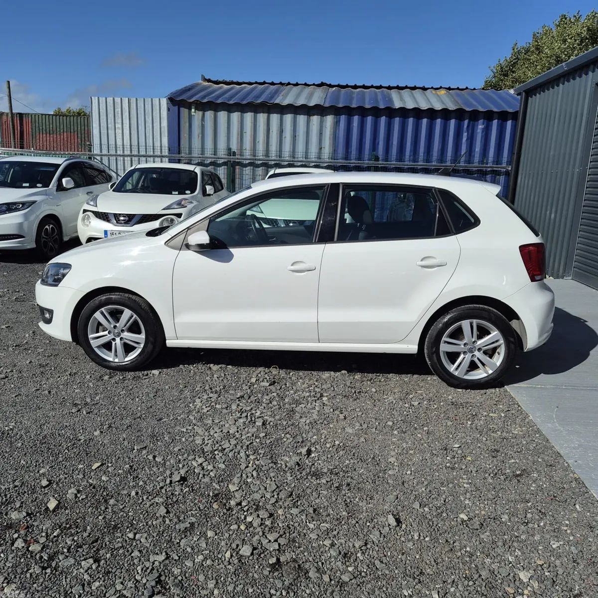 Volkswagen Polo Hatchback, Petrol, 2014, White