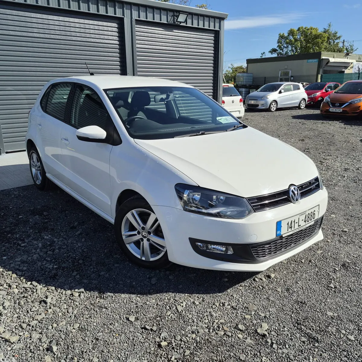 Volkswagen Polo Hatchback, Petrol, 2014, White