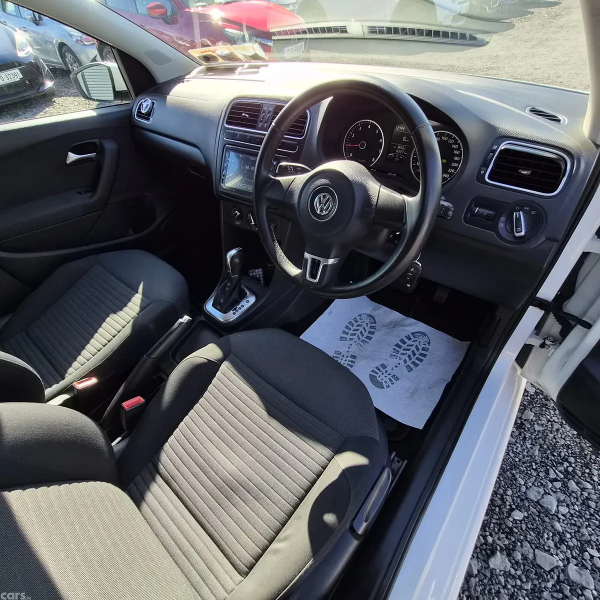Volkswagen Polo Hatchback, Petrol, 2014, White