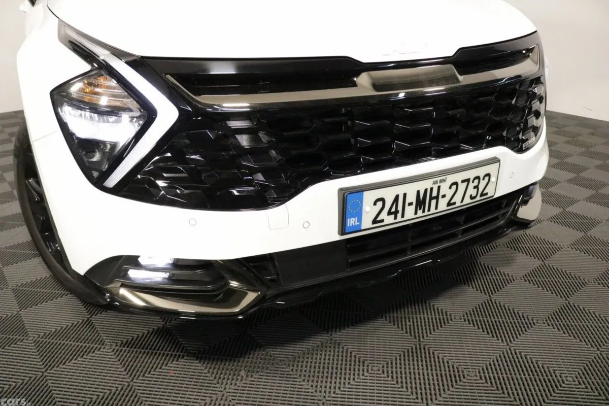 Kia Sportage SUV, Petrol Plug-in Hybrid, 2024, White