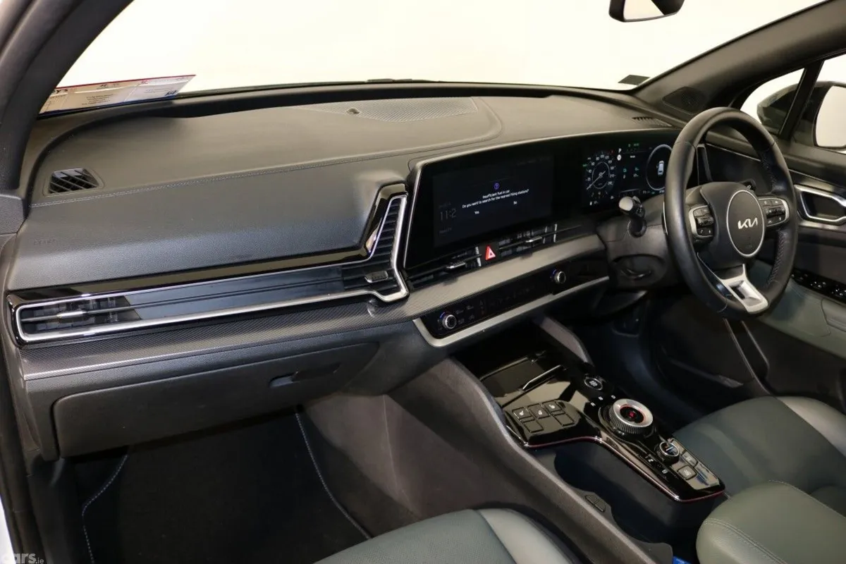 Kia Sportage SUV, Petrol Plug-in Hybrid, 2024, White