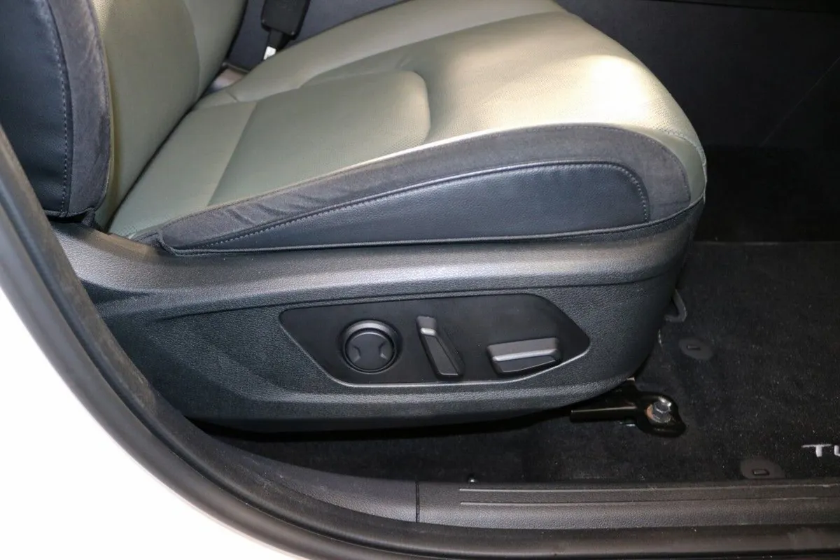 Kia Sportage SUV, Petrol Plug-in Hybrid, 2024, White