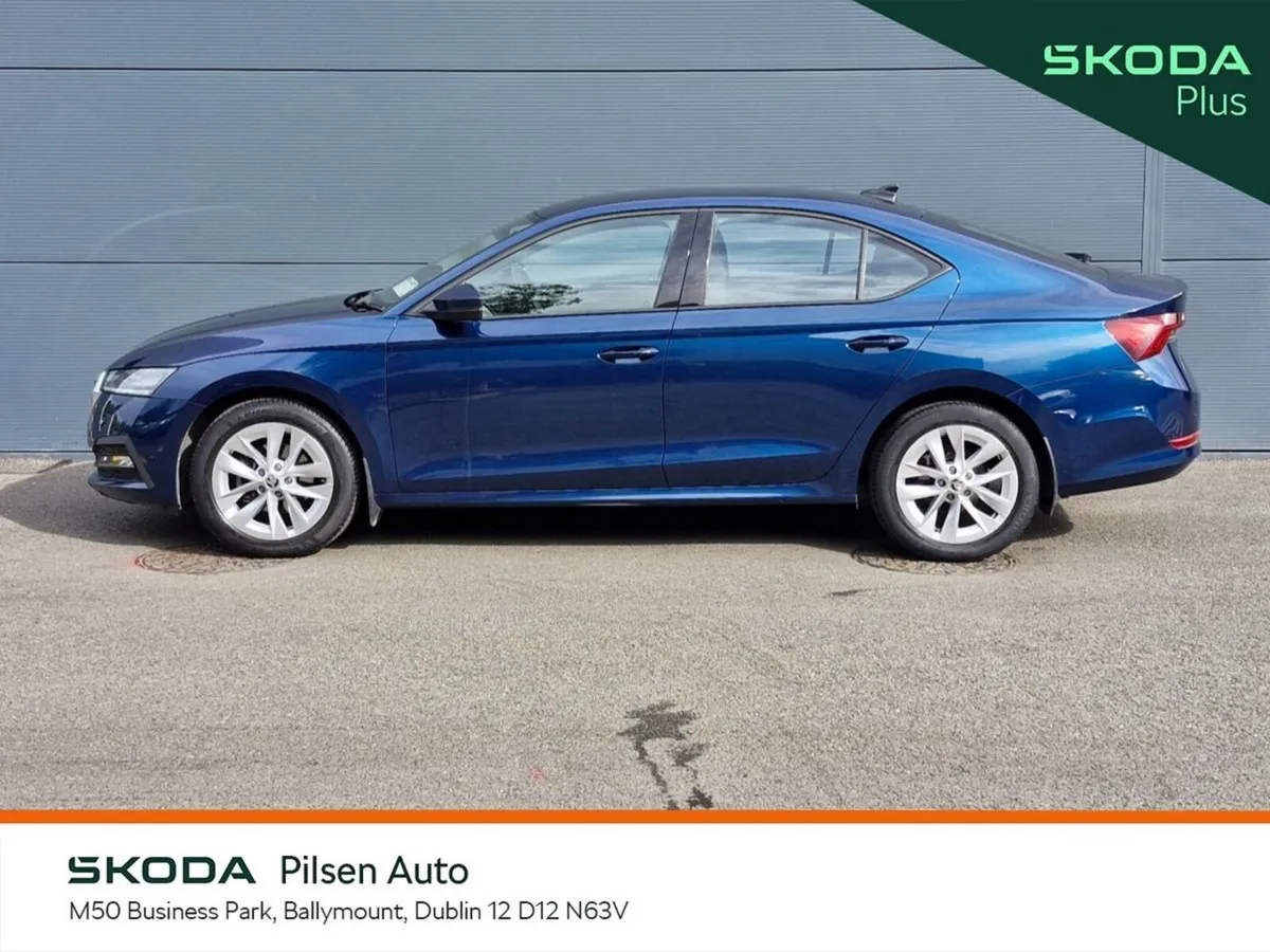 Skoda Octavia Saloon, Petrol, 2023, Blue