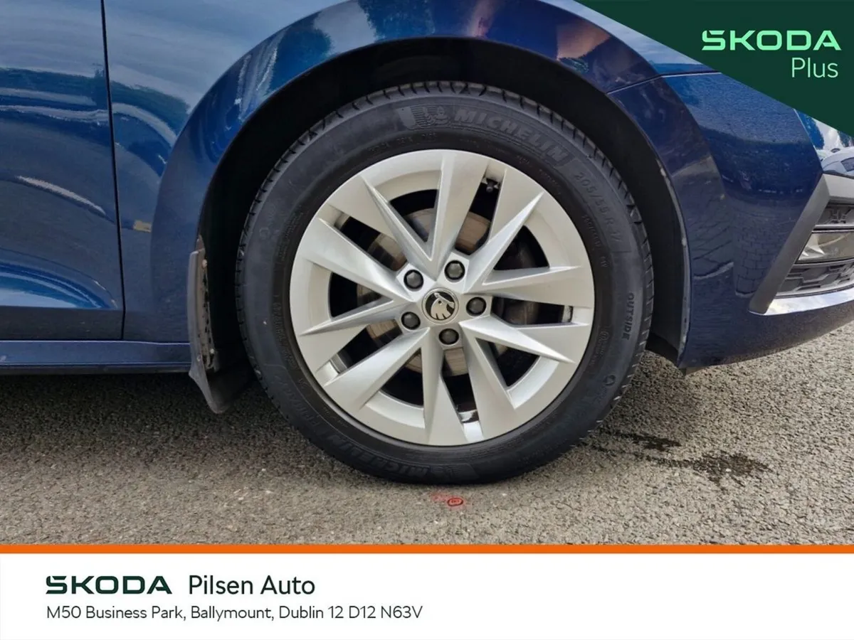 Skoda Octavia Saloon, Petrol, 2023, Blue