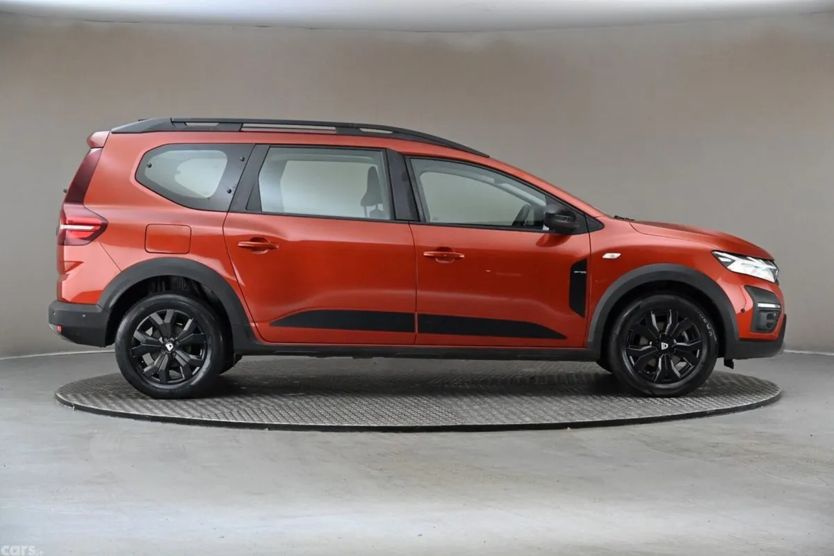 Dacia Jogger MPV, Petrol, 2023, Brown