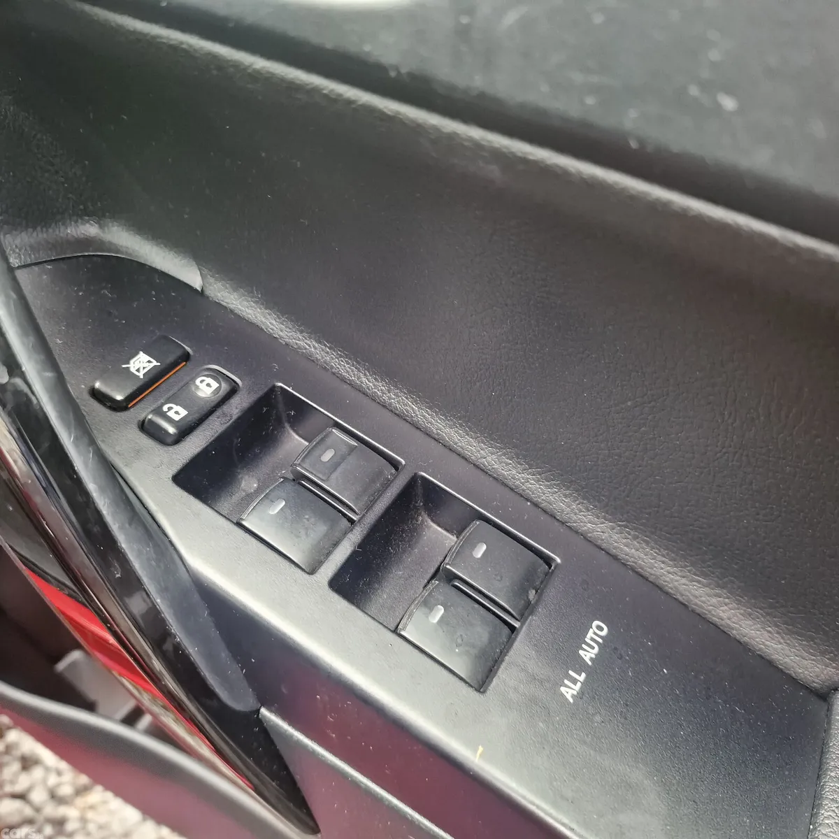 Toyota Auris Hatchback, Petrol Hybrid, 2017, Red