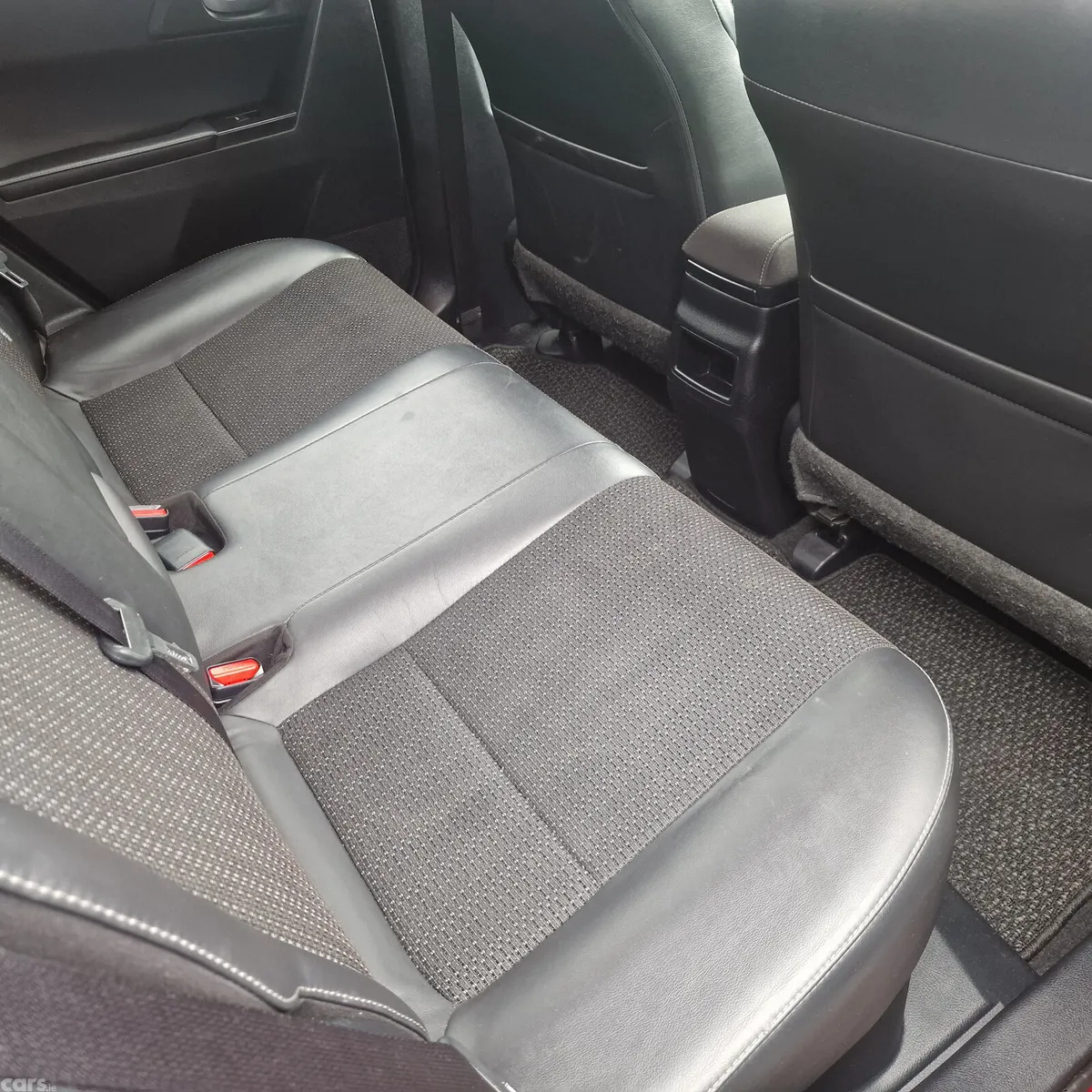 Toyota Auris Hatchback, Petrol Hybrid, 2017, Red
