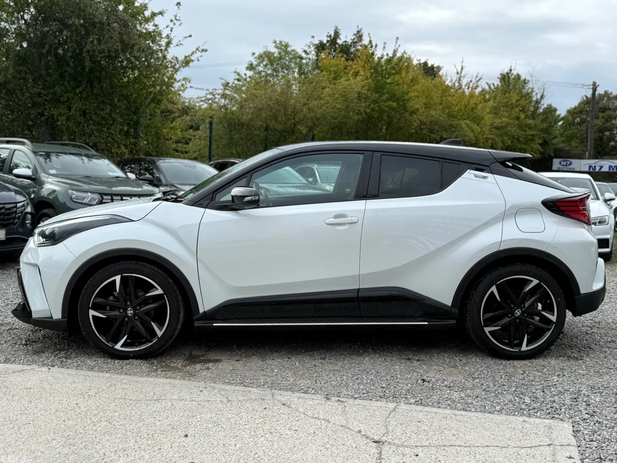 Toyota C-HR SUV, Petrol Hybrid, 2023, White